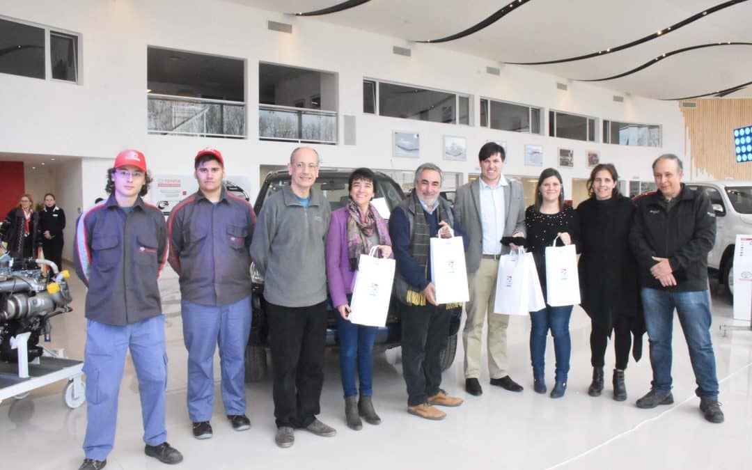 BHASSA TOYOTA DONÓ UNA CAMIONETA HILUX A LA ESCUELA TÉCNICA LOCAL, EN EL MARCO DEL PROGRAMA META