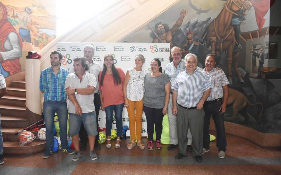 Se realizó una entrega de equipamiento para clubes