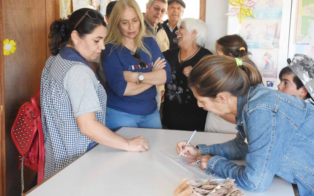 LA ENTREGA DE SEMILLAS HOY (JUEVES) SE HACE EN EL CAPS AMEGHINO Y MAÑANA (VIERNES) EN EL CIC DE BARRIO ESPERANZA