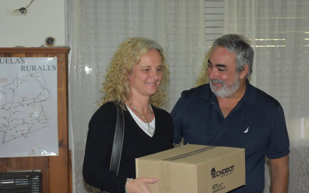 SE ENTREGAN 190 KITS DE ROBÓTICA PARA ESCUELAS RURALES Y URBANAS DEL DISTRITO