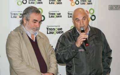 Fernández entregó un minibus en 30 de Agosto y visitó el Jardín Maternal