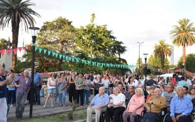 LA ESCUELA MUNICIPAL SACÓ SUS CURSOS Y TALLERES A LA CALLE Y ARMÓ UNA FIESTA PARA DESPEDIR EL AÑO