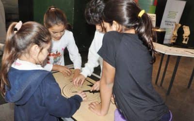 Se abrió la muestra «Estación Ciencia» con la presencia de Fernández y un funcionario Municipal