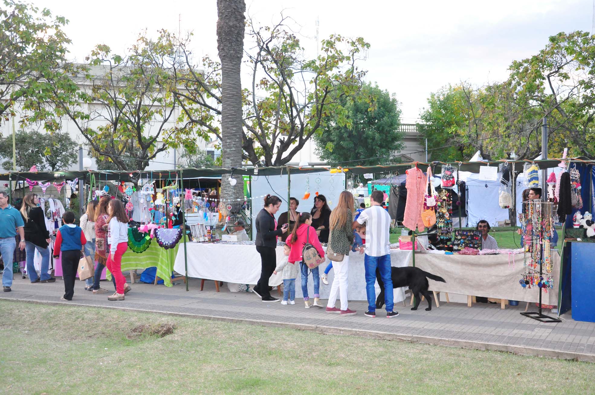 Se dictan talleres en el marco de la Feria de Artesanos