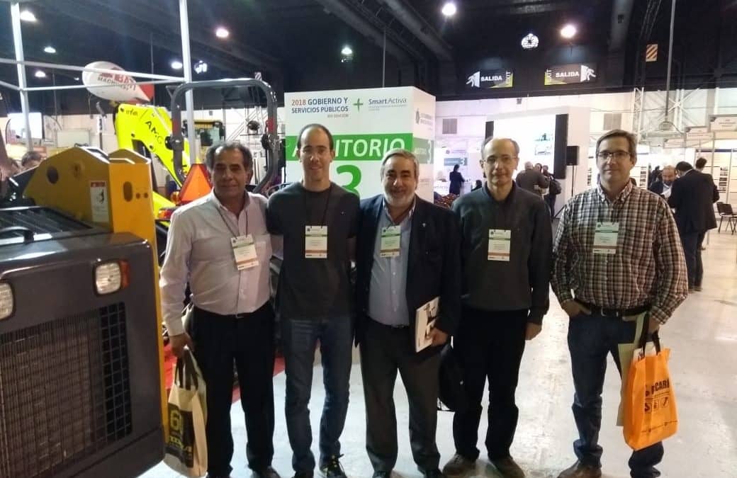 FERNANDEZ Y PARTE DE SU EQUIPO DE FUNCIONARIOS, EN UNA FERIA Y CONGRESO INTERNACIONAL PARA GOBIERNOS LOCALES