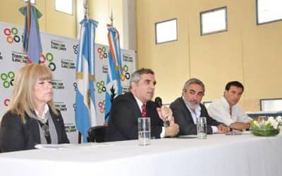 Acto de firma y entrega de escrituras