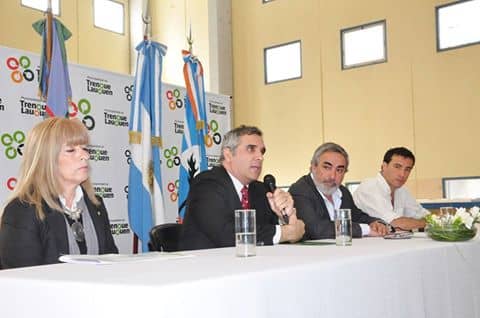 Acto de firma y entrega de escrituras