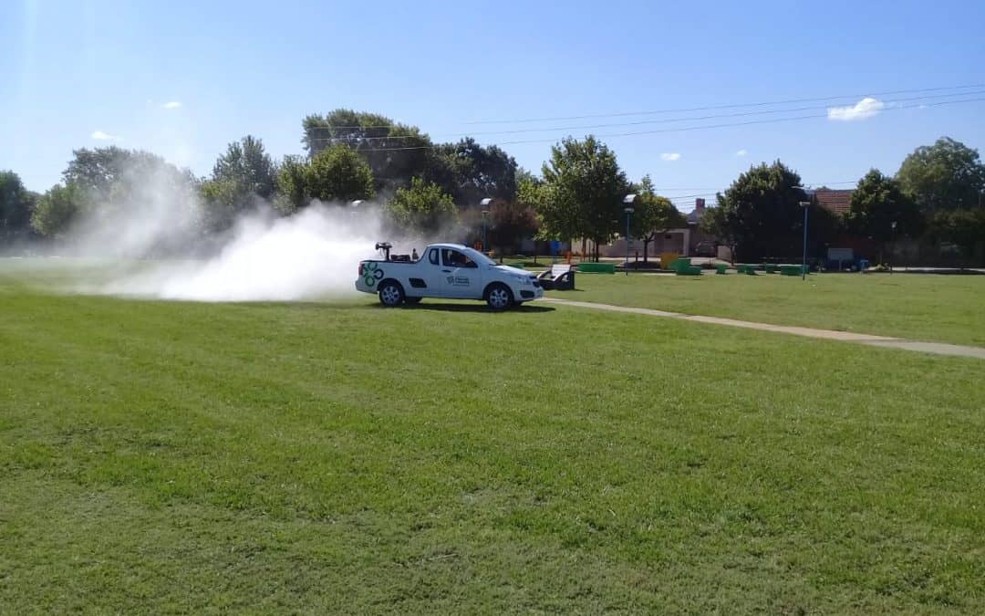 CON MÁQUINA NUEVA, EL MUNCIPIO FUMIGA EL CASCO URBANO