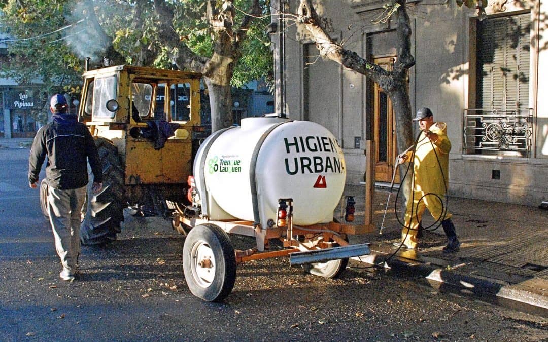 Con la compra de una nueva hidrolavadora Higiene Urbana reanudó la limpieza de las veredas del centro
