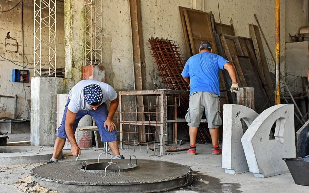 El Municipio ahorra recursos con la construcción de columnas y caños de cloacas y desagües de hormigón