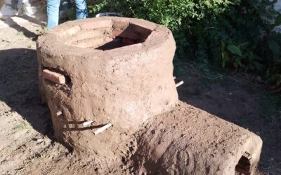 EL TALLER DE ALFARERÍA TRADICIONAL CONSTRUYÓ UN HORNO DE BARRO EN LA ESCUELA MUNICIPAL DE CERÁMICA
