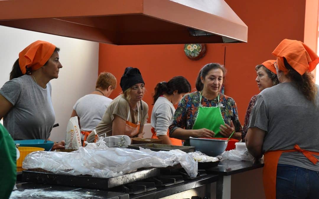 INICIÓ HOY (LUNES) CON CUPO COMPLETO EL CURSO PARA ELABORAR ROSCAS DE PASCUA