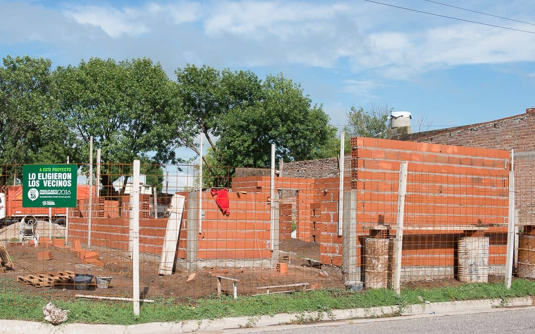 Avanza la construcción del salón comunitario de los barrios Indio Trompa y Esperanza