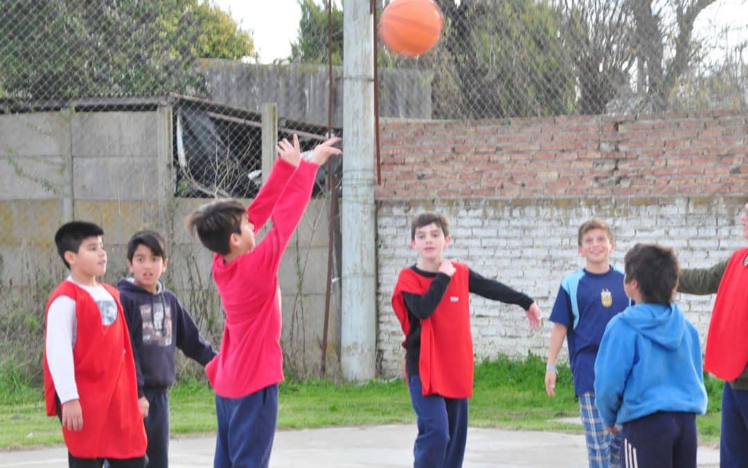Se realizó ayer un interbarrial de básquet en el Chiquito Tello