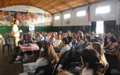 CADA VEZ MAS VECINOS SE INTERESAN Y CAPACITAN PARA ARMAR SU PROPIA HUERTA O JARDIN SUSTENTABLE