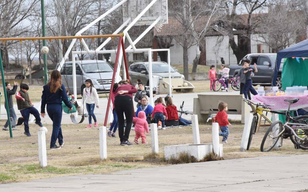 CON JUEGOS NOVEDOSOS Y UNA GRAN CANTIDAD DE NIÑOS SE REALIZÓ UNA JORNADA RECREATIVA EN EL POLIDEPORTIVO