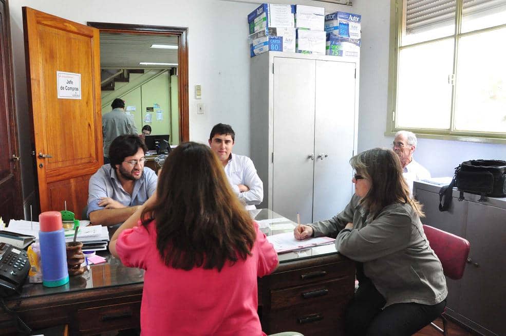 Apertura de sobres para adquirir hierro, alambre y malla sima