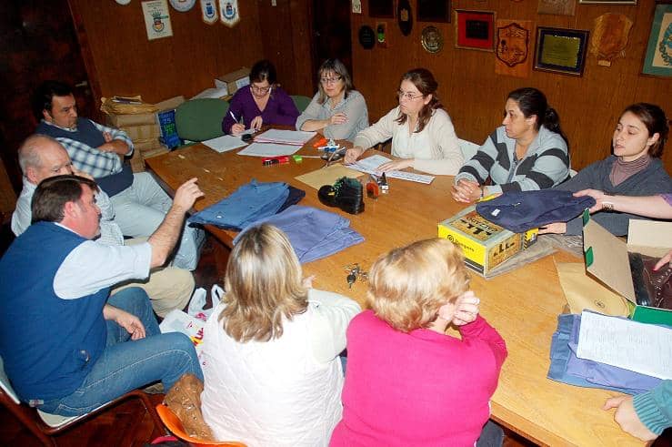 Apertura de sobres para adquirir ropa