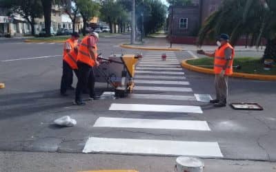 EL MUNICIPIO CONTINÚA CON LA LIMPIEZA Y TAREAS DE PINTURA EN LA SEGUNDA CUADRA DE LA AVENIDA VILLEGAS
