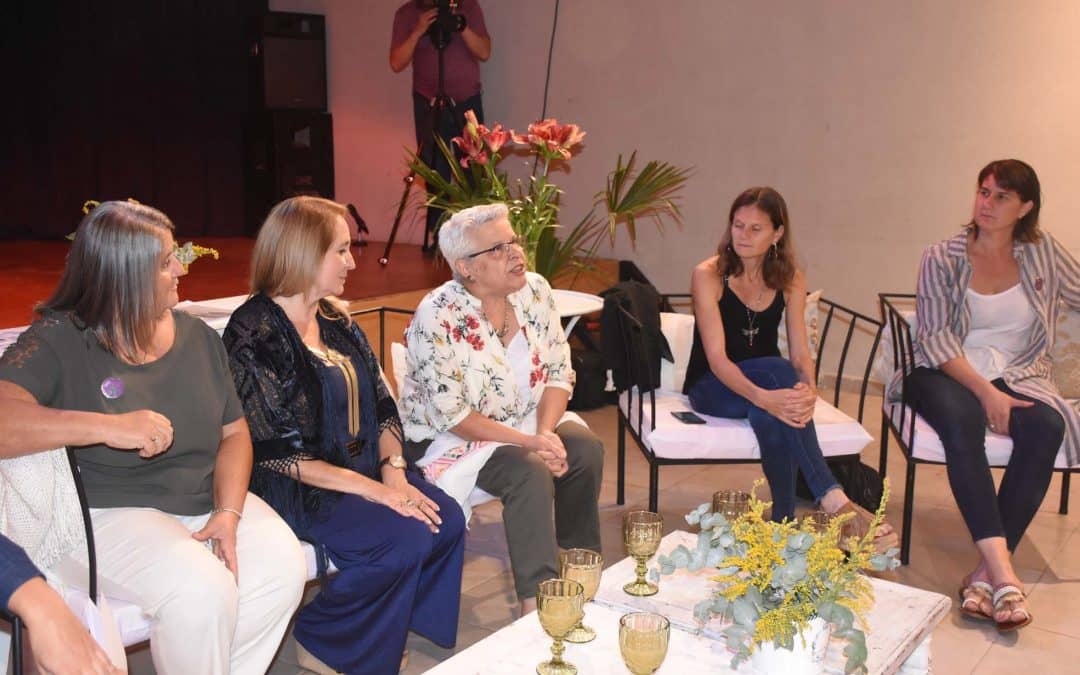 EN EL DIA DE LA MUJER, SEIS VECINAS CONTARON SUS HISTORIAS DE VIDA Y DE LUCHA EN UNA “CHARLA DE LIVING”