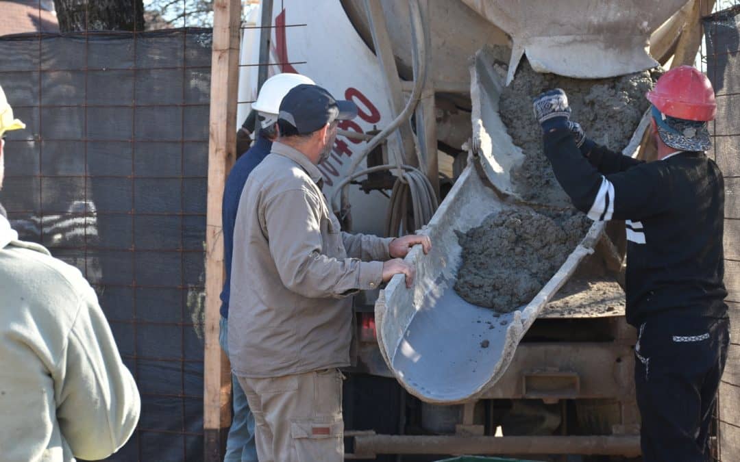 ARRANCÓ HOY (MIERCOLES) LA ETAPA DE HORMIGONADO DE LAS BASES EN LA NUEVA GUARDIA DEL HOSPITAL MUNICIPAL