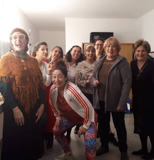 EL GRUPO DE TEATRO MARABUNTA LLEVÓ SUS “TRAPITOS AL SOL” HASTA LA CIUDAD DE AMÈRICA, A BENEFICIO DEL LIPOLCC