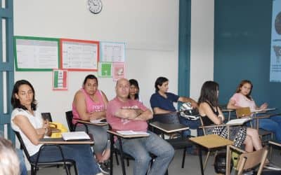 BROMATOLOGIA DICTO OTRO CURSO DE MANIPULACION DE ALIMENTOS Y ENTREGO CERTIFICADOS A LOS PARTICIPANTES