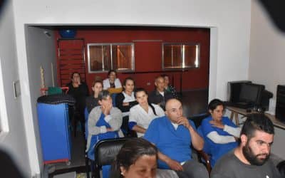 ZOONOSIS OFRECIÓ UNA CHARLA SOBRE BUENAS PRÁCTICAS DE MANUFACTURAS AL PERSONAL DEL HOGAR MARCELO CASTELLA