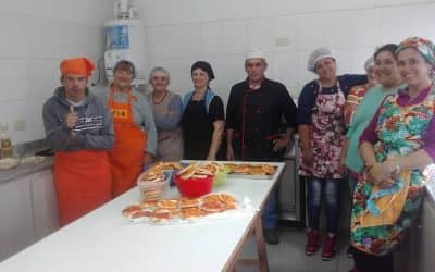 EL TALLER “MANOS A LA MASA” TERMINO CON UN ALMUERZO COMPARTIDO: PIZZETAS ELABORADAS POR LOS ALUMNOS