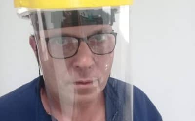 COVID-19: REUNIÓN EN EL POLO CIENTÍFICO TECNOLÓGICO PARA REALIZAR CASCOS CON PROTECTORES FACIALES PARA EL PERSONAL DE SALUD