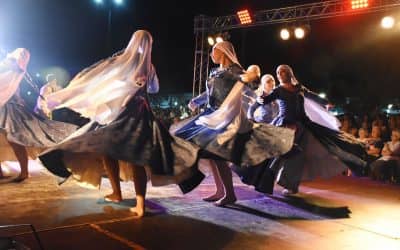 LA MISA CRIOLLA SE VOLVIÓ A PRESENTAR ANOCHE E INSTALÓ EL CLIMA NAVIDEÑO EN PLAZA SAN MARTÍN ANTE UN BUEN NÚMERO DE VECINOS