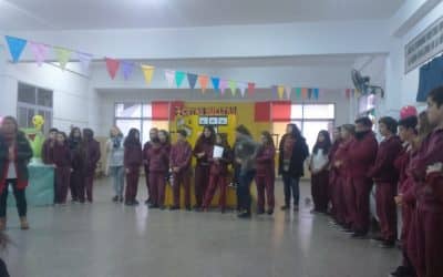 JÓVENES ESTUDIANTES REALIZARON UNA MUESTRA SOBRE TENENCIA RESPONSABLE DE MASCOTAS