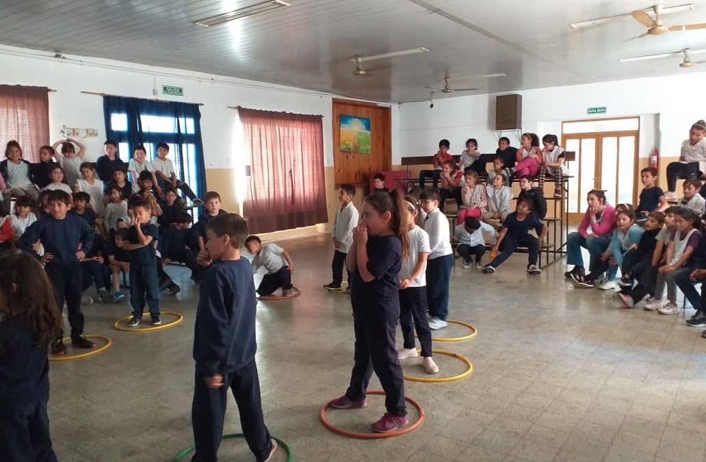 EL CAPS INDIO TROMPA PARTICIPÓ DE ACTIVIDADES FÍSICAS Y DE ALIMENTACIÓN SALUDABLE EN LA ESCUELA Nº 1