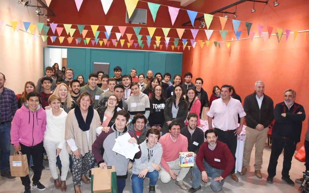 NICOLÁS VILLANUEVA, DE CARLOS CASARES, ES EL GANADOR REGIONAL DE LAS OLIMPÍADAS EMPRENDEDORAS