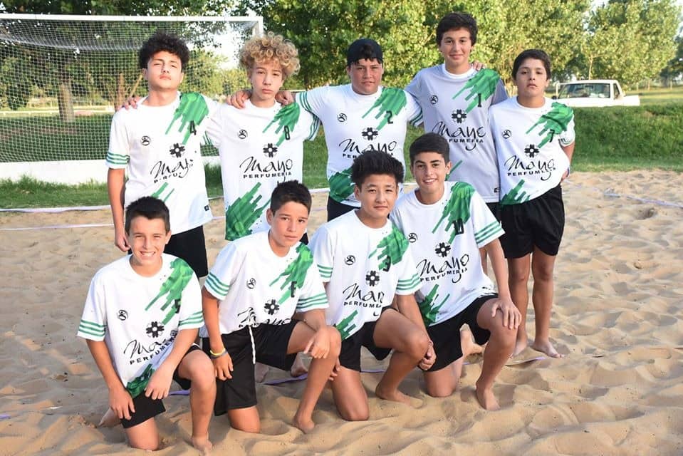 OLIMPÍADAS DEL REENCUENTRO Y DE LA JUVENTUD: PEFUMERÍA MAYO  GOLEÓ Y SE CLASIFICÓ CAMPEÓN EN FÚTBOL PLAYA MASCULINO SUB 14