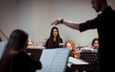 LA ORQUESTA SINFÓNICA JUVENIL DE LA ESCUELA DE MÚSICA OFRECIÓ UN CONCIERTO CON BUEN MARCO DE PÚBLICO