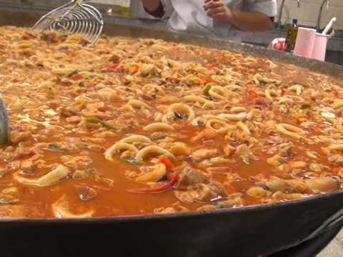 Paella gigante para el aniversario de la ciudad