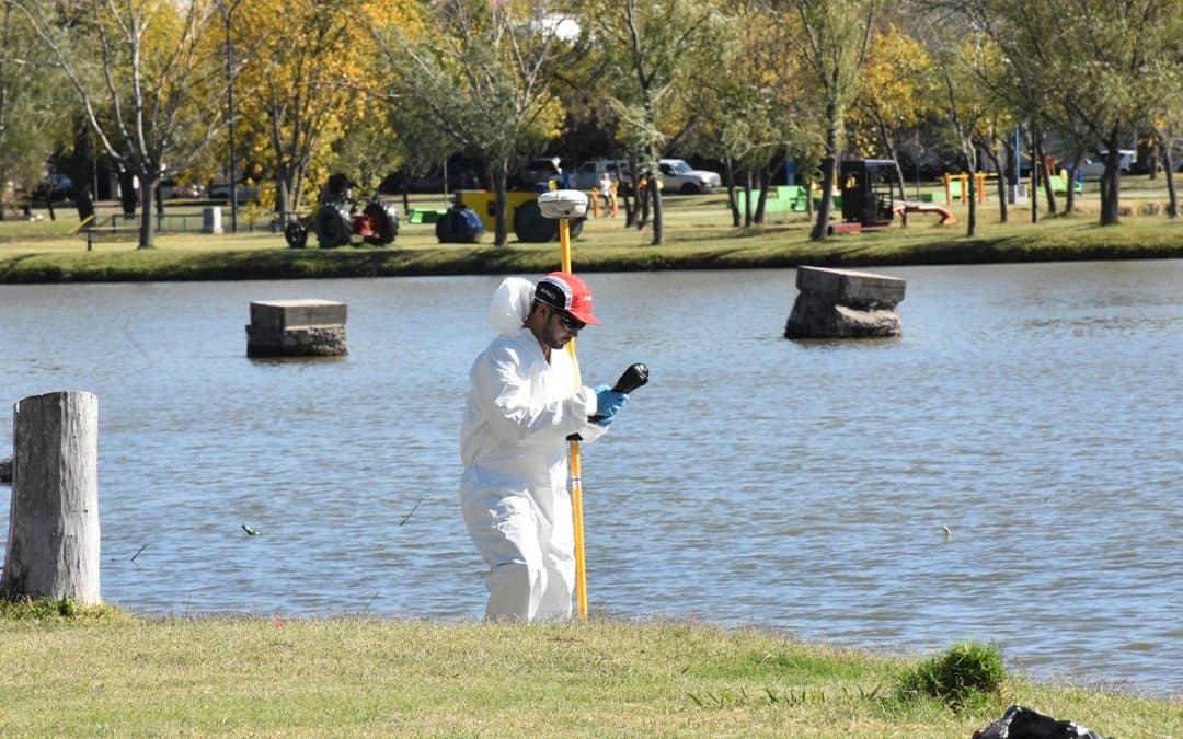 UNA EMPRESA RELEVÓ LA LAGUNA DEL PARQUE VILLEGAS PARA ESTABLECER UN PLAN DE MEJORAS Y LIMPIEZA