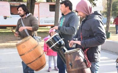LA HISTORIA, LA DANZA Y LA MÚSICA DE CANDOMBE SONARON EN LA VEREDA DE LA ESCUELA MUNICIPAL
