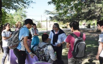 CAMPAÑA DE CONCIENTIZACIÓN: BARRIO PARQUE LIMPIÓ SUS CALLES Y DESCUBRIÓ UNA PLACA EN HONOR AL EX COMBATIENTE MARIO CASTELLÓ