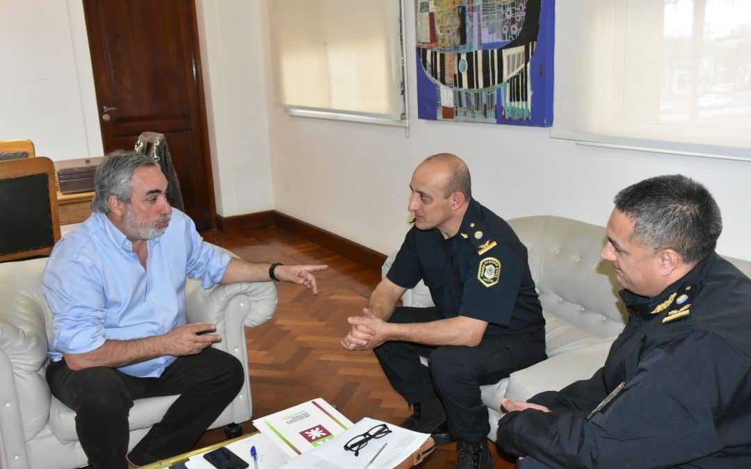 FERNÁNDEZ RECIBIÓ A MANAGÓ, EL NUEVO JEFE DEPARTAMENTAL