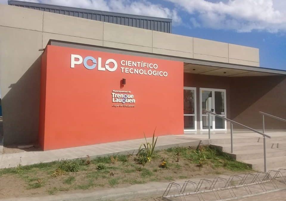 EL POLO CIENTÍFICO TECNOLÓGICO SIGUE DICTANDO TALLERES EN FORMA ONLINE Y COLABORA CON LA IMPRESIÓN DE PROTECTORES FACIALES