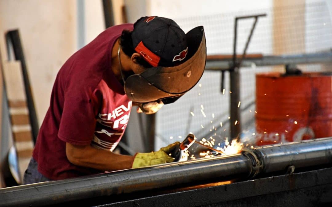 La Municipalidad volvió a fabricar las columnas de alumbrado público
