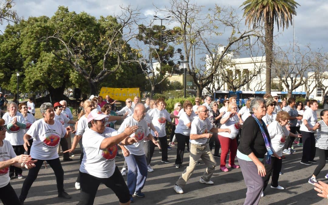 LOS ADULTOS MAYORES COMPARTIERON ACTIVIDADES Y BAILE PARA CONMEMORAR EL DÍA MUNDIAL DE LA SALUD