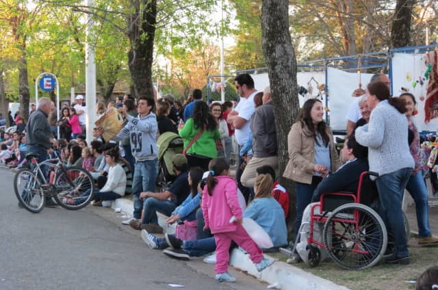 30 de Agosto: Bandas, artesanos y estudiantes protagonizaron el festejo del domingo