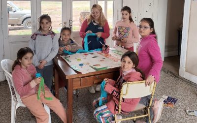 EN LA ESCUELA MUNICIPAL DE GIRODÍAS, LAS ALUMNAS DE APOYO ESCOLAR REALIZARON ACTIVIDADES PARA FESTEJAR LA LLEGADA DE LA PRIMAVERA