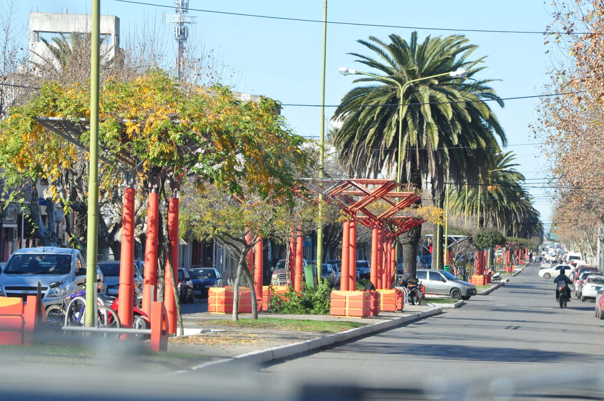 Continúan las tareas de embellecimiento de la calle Villegas