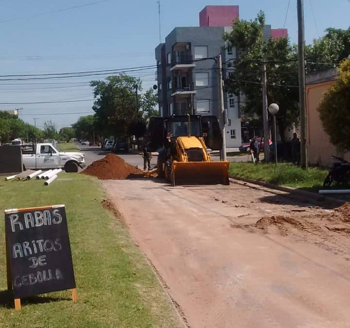 RECAMBIAN CAÑERÍA OBSOLETA DE CLOACAS EN DOS TRAMOS DE LA CALLE MONFERRAND