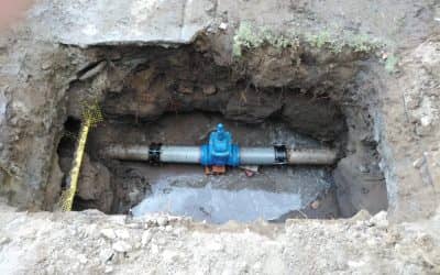 RECAMBIAN VÁLVULAS EN LA RED DE AGUA PARA QUE A FUTURO SE PUEDAN HACER REPARACIONES SIN CORTAR EL SERVICIO EN TODA LA CIUDAD