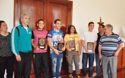 El Municipio distinguió a deportistas que compitieron en el exterior